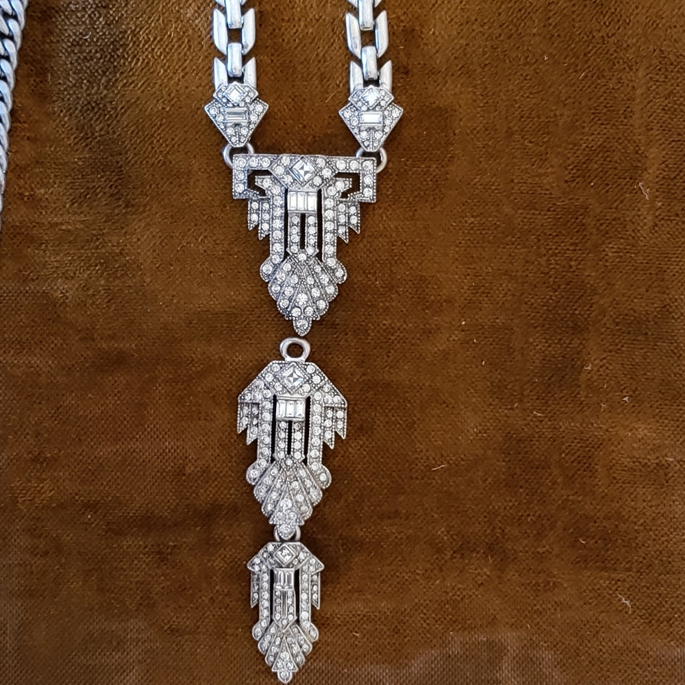 Women's necklace